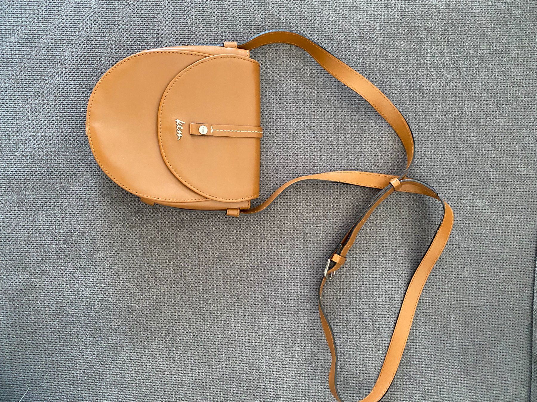 Borse da donna: Eine kleine, sandfarbene Damenhandtasche. – Usato da St. Gallen venduto da art_pn78 3