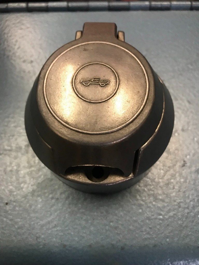 Spine: VW Bus T1 Aufbausteckdose 12V Marke FER – Usato da Neunkirch venduto da autoscooter57 3