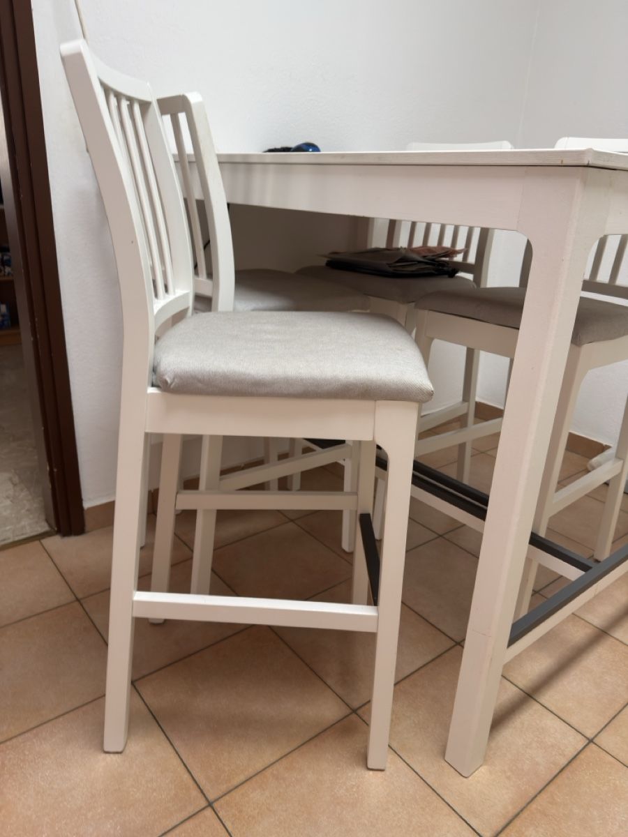 Ikea Set di tavolo e panche: Bartisch mit 4 Stühlen Ikea EKEDALEN – Usato da Widnau venduto da kustercarmen 7