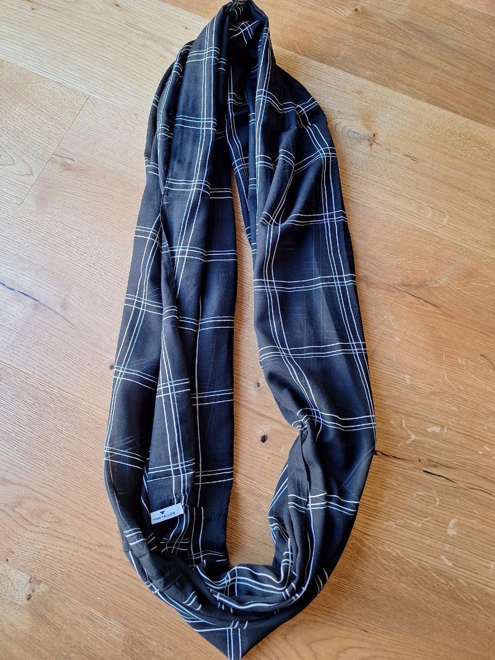 Tom Tailor Foulard & Sciarpe: Lässiger Tom Tailor Loop Schal  – Usato da Dörflingen venduto da Crazyachmed 1