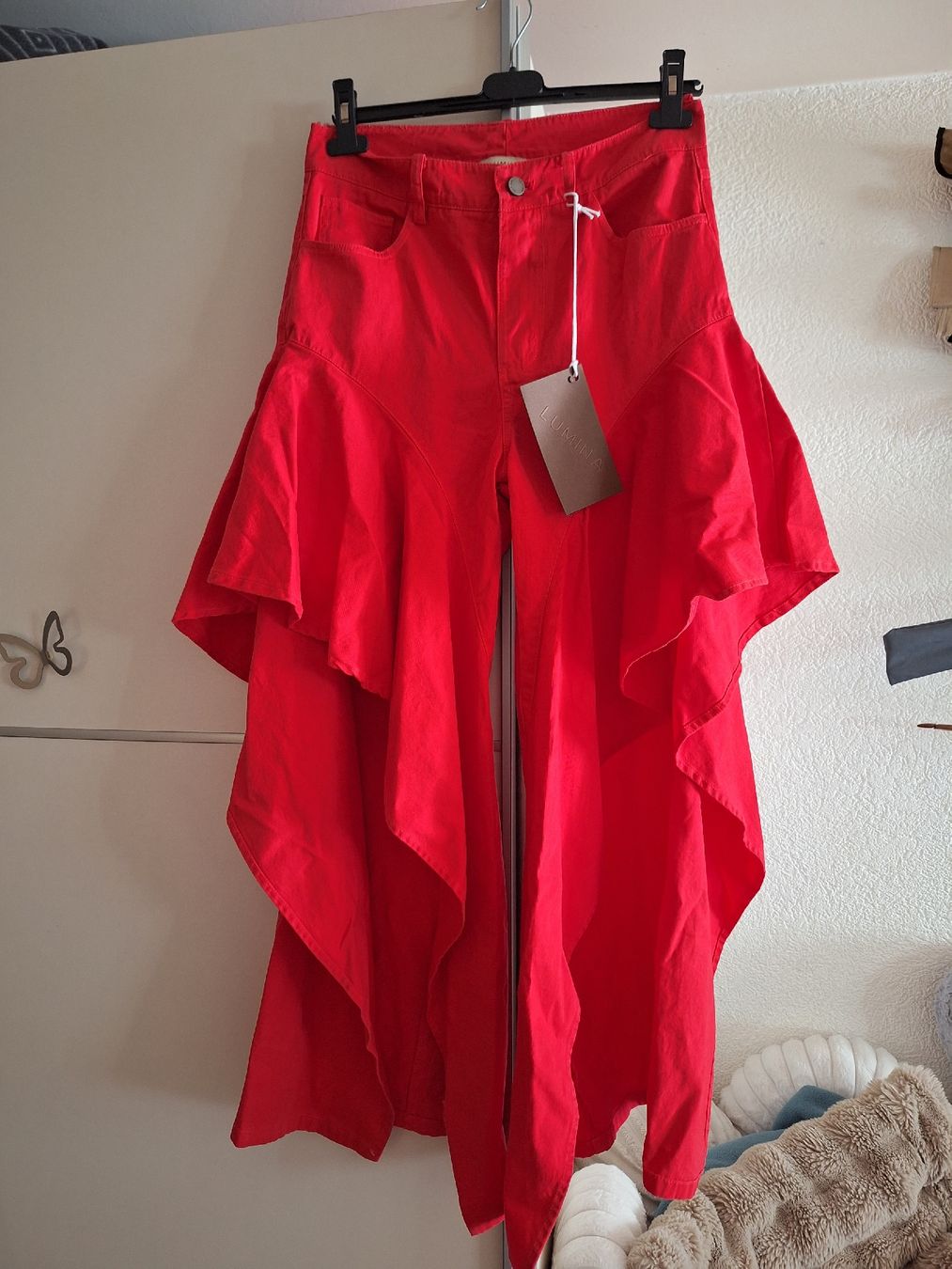 Pantaloni: a vendre pantalon / jupe  – Nuovo e nell'imballaggio originale da Estavayer-le-Lac venduto da dor_q6y8