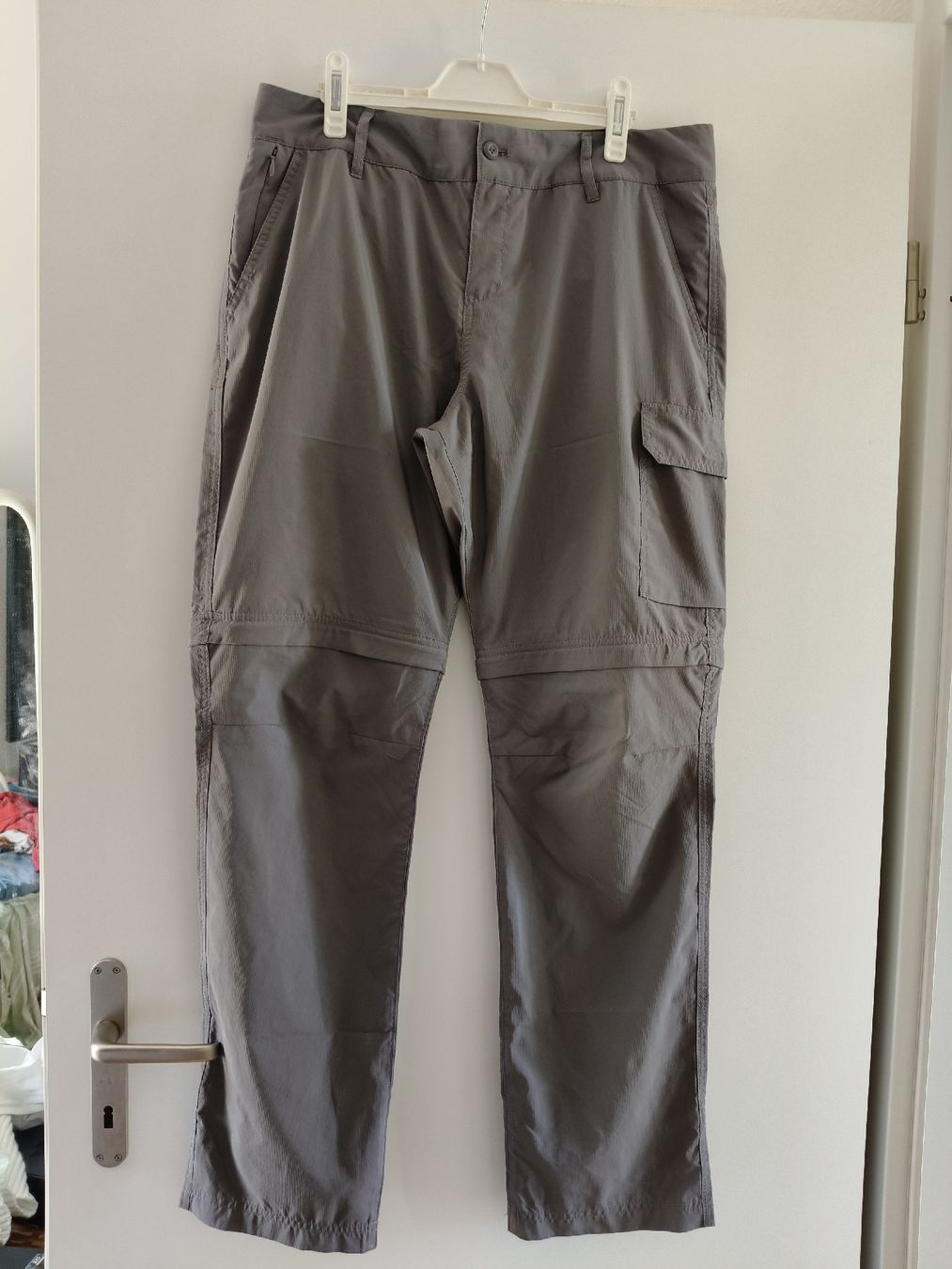 Columbia Pantaloni: Pantalon de trekking Columbia, transformable, taille 42 – Nuovo (secondo la descrizione) da Petit-Lancy venduto da Elissouche