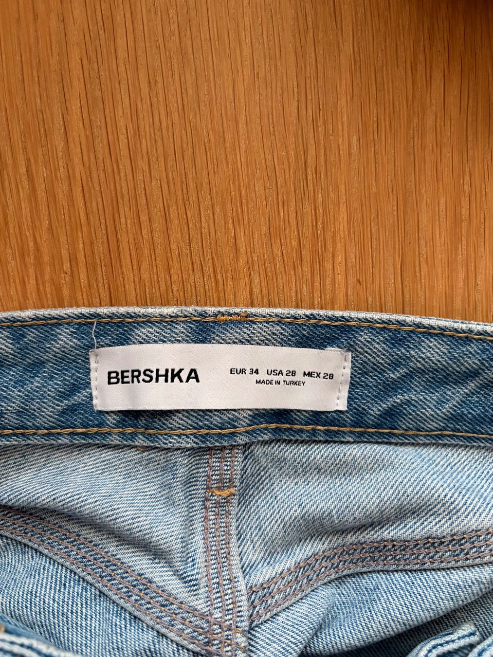 Bershka Jeans: Jort Bershka Bleu clair – Usato da Nidau venduto da smarties88 2
