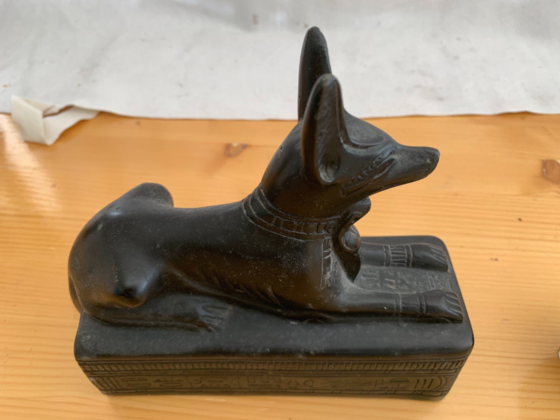 Sculture & Statue: Ägyptischer Gott Anubis sitzend – Nuovo (secondo la descrizione) da Mumpf venduto da dadaboygugulini