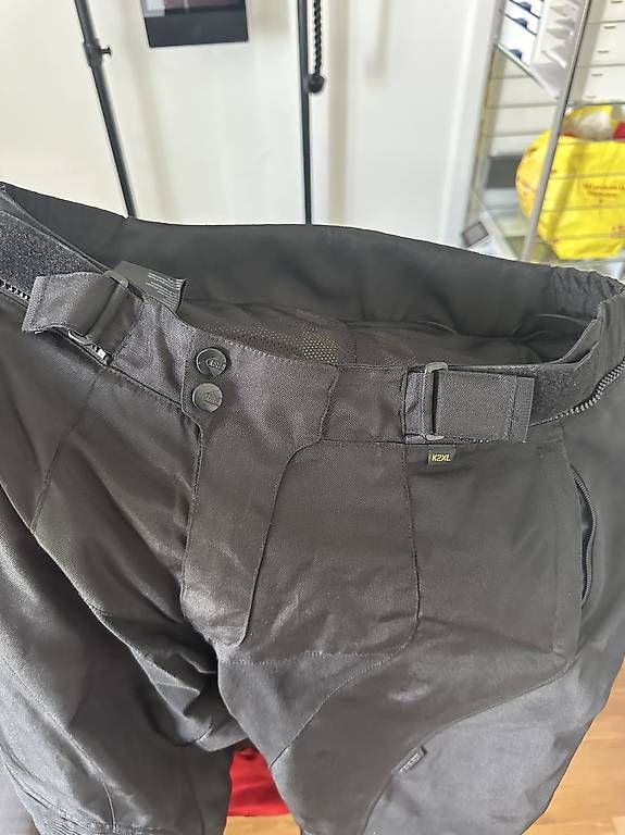 Lotti di vestiti: Motorrad Jacke & Hose? CHF 180 – Usato da Zug venduto da Aaliyah8 2