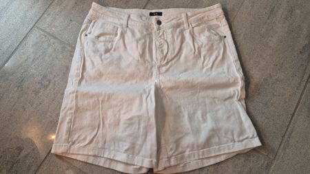 Weisse C&A Sommer Shorts, Grösse 46, neuwertig!