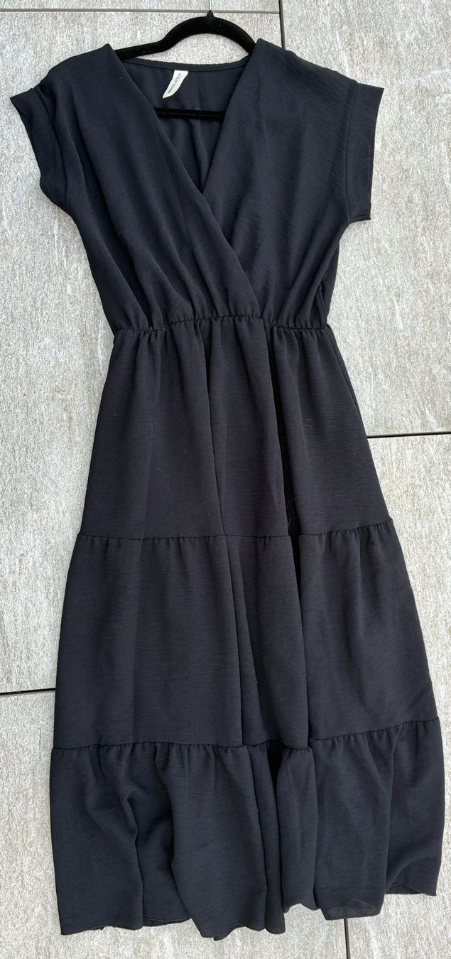 Robes: Robe noire – D'occasion à Sierre par fio_zy87
