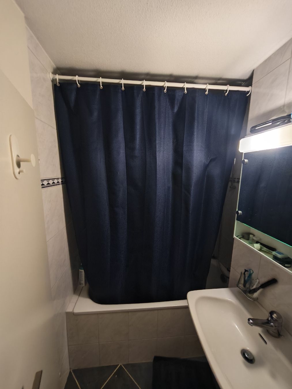 Tende: Dicker gewebter Duschvorhang Dunkelblau 150x200cm – Usato da Uster venduto da David.Haab 1