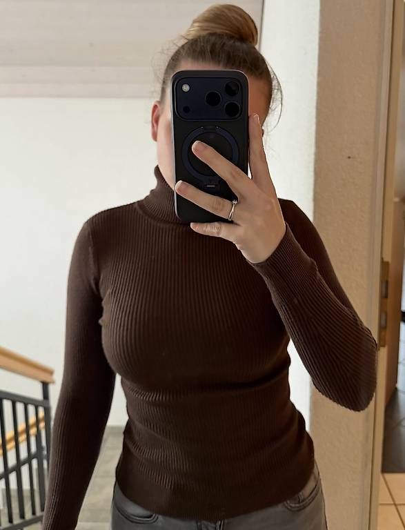 Pullover & Sweatshirts: BRAUNER RIPP-PULLOVER XS – Gebraucht aus Affeltrangen von janaleiin