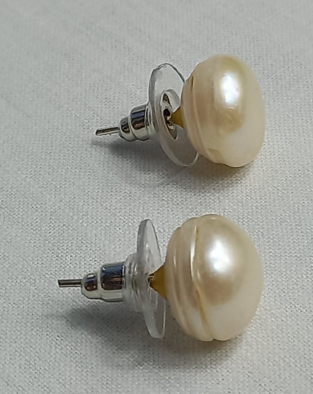 Orecchini pendenti & Orecchini a lobo: Elegante Ohrstecker mit echten Süsswasserperlen. – Usato da Buchs AG venduto da Dzirul 1