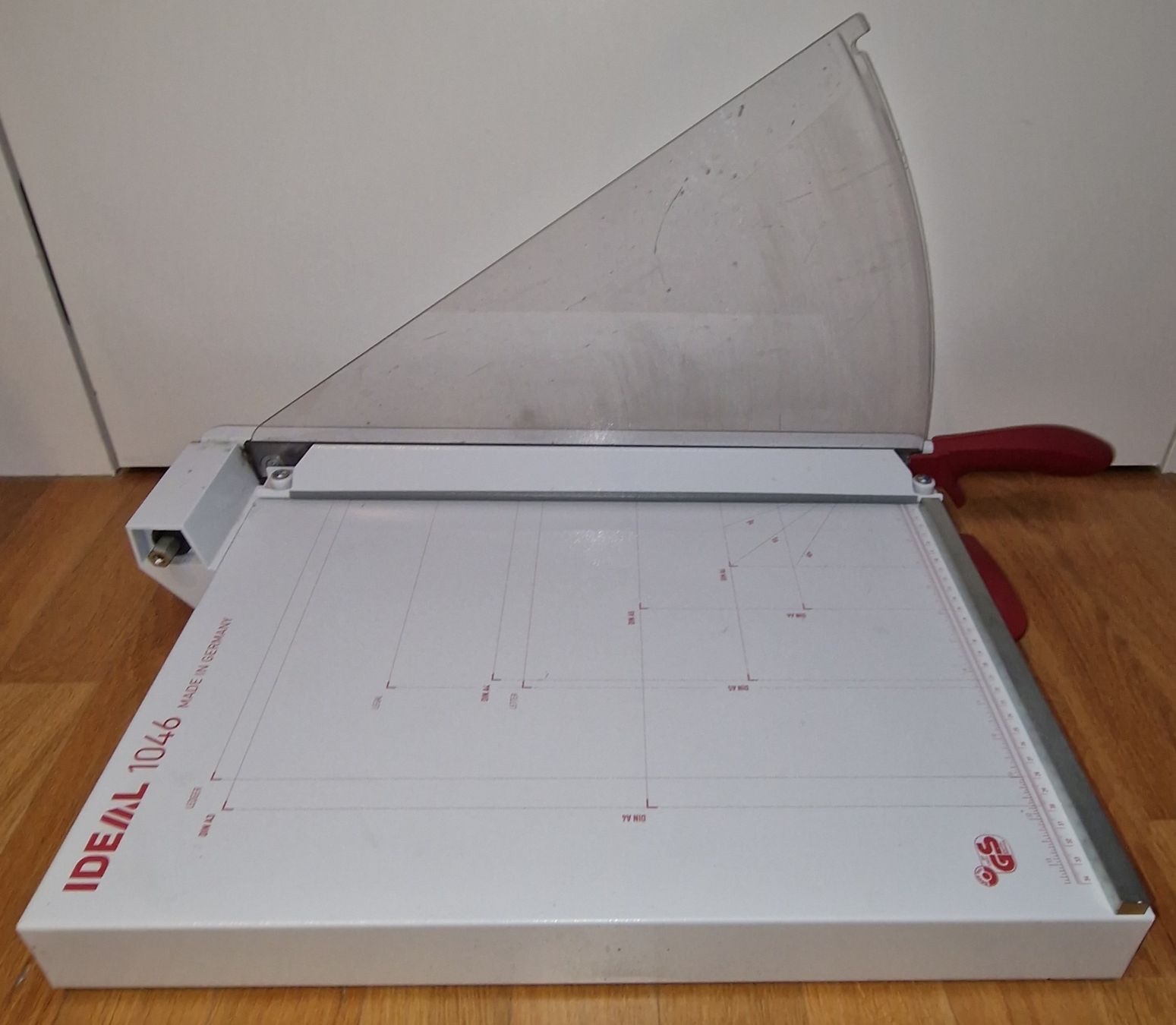 Tutte le macchine: IDEAL 1046 Papier-Schneidmaschine – Usato da Zug venduto da fab_q22m 3
