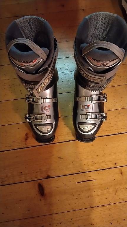 Sci: Ältere Ski mit Schuhen Gr. 39 – Usato da Dübendorf venduto da Buch3 4