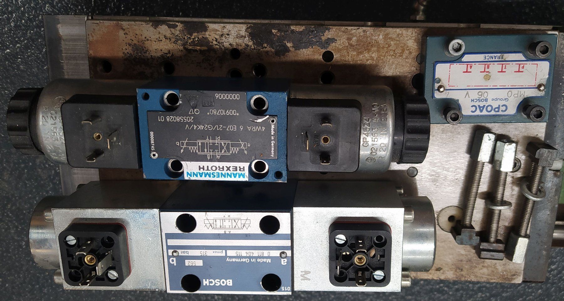 Autres pour métaux et serrurerie: axes hydrauliques pour machines – D'occasion à Attalens par Gmsa68 7