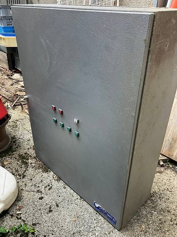 Alimentation électrique: Schaltkasten – D'occasion à Pfäffikon ZH par Einarrolf
