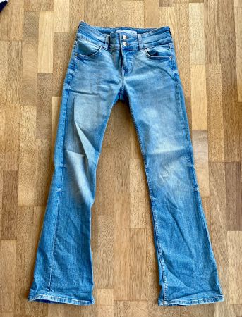 BERSHKA Jeans, Gr. 34, neuwertig, Top Zustand!