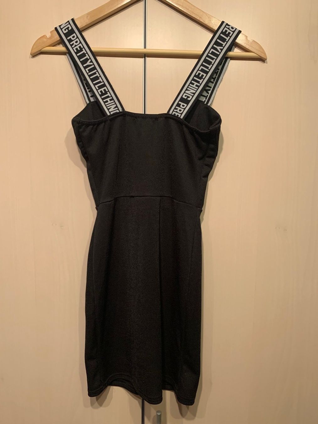 Vestiti: Schwarzes Minikleid PrettyLittleThing Gr. 34 – Usato da Rosshäusern venduto da MiJoDoOl 1