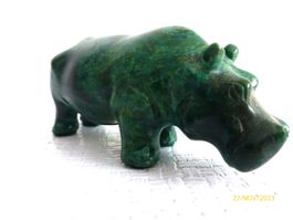 Hippo / Nilpferd geschnitzt aus Verdite Halbedelstein.