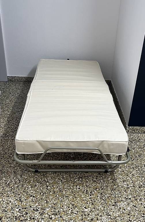 Chaises longues: Klappbett / Gästebett mit Matratze – D'occasion à zug par Daniil23 3