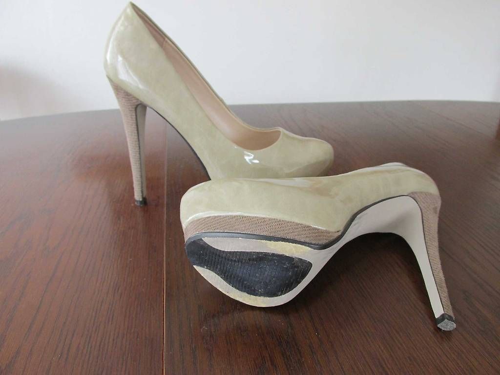 Scarpe da donna: Souliers à talons BATA – Usato da La Sarraz venduto da jaccardmar 2