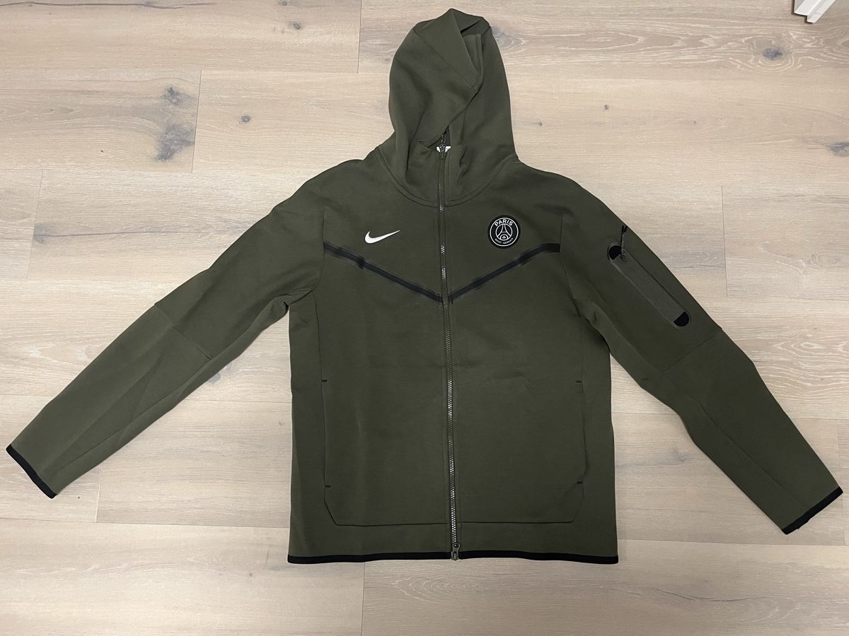 Nike Giacche: Trainerjacke Nike PSG oliv M neu – Nuovo (secondo la descrizione) da Birrwil venduto da vanyboo