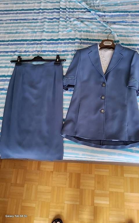 Lotti di vestiti: Completo donna come nuovo – Usato da Cadro venduto da Inuit71