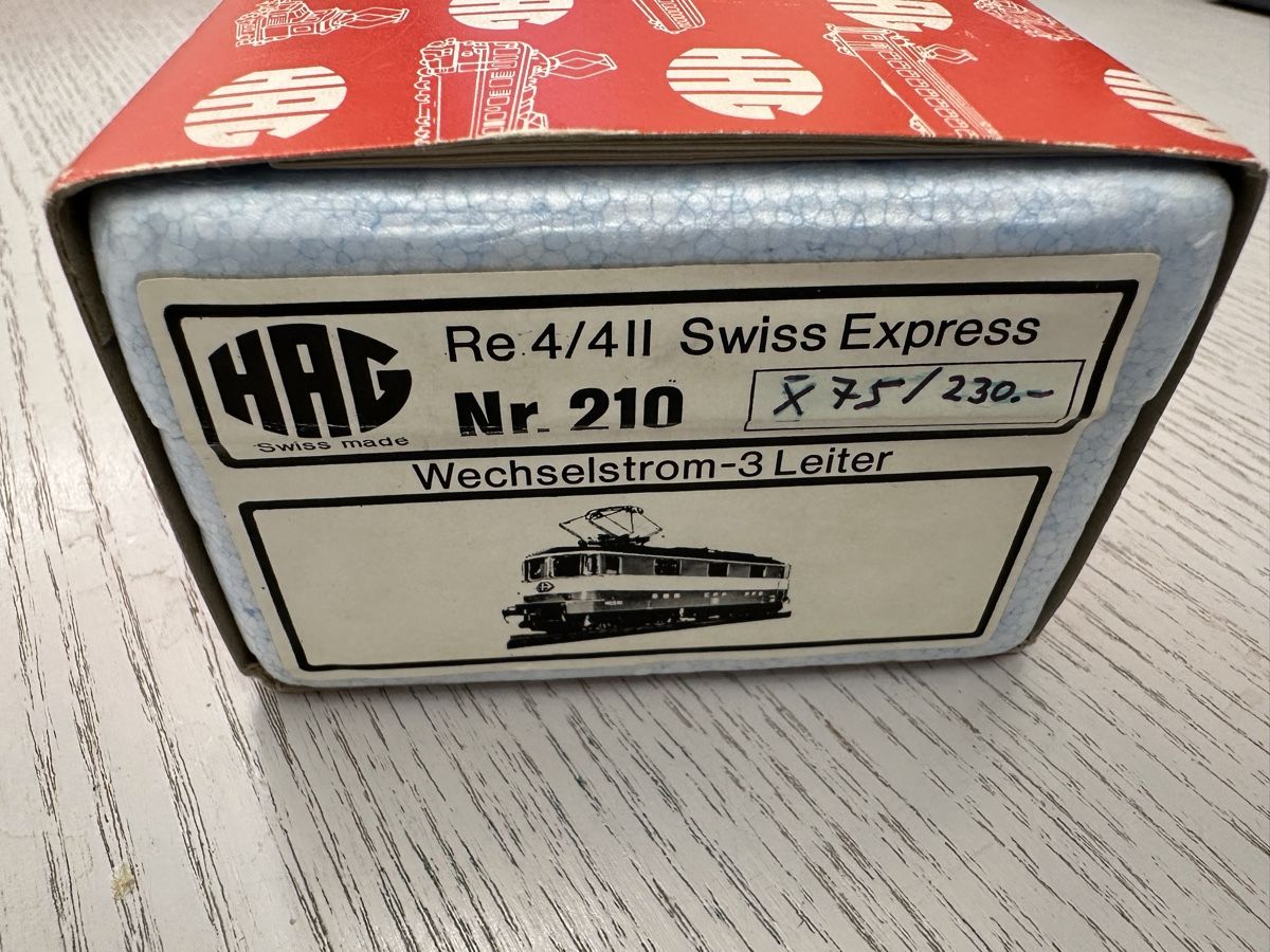 Hag Modellini di ferrovie: Hag Nr 210 SBB Re 4/4 II Swiss Express – Usato da Lupsingen venduto da New-Haven 7