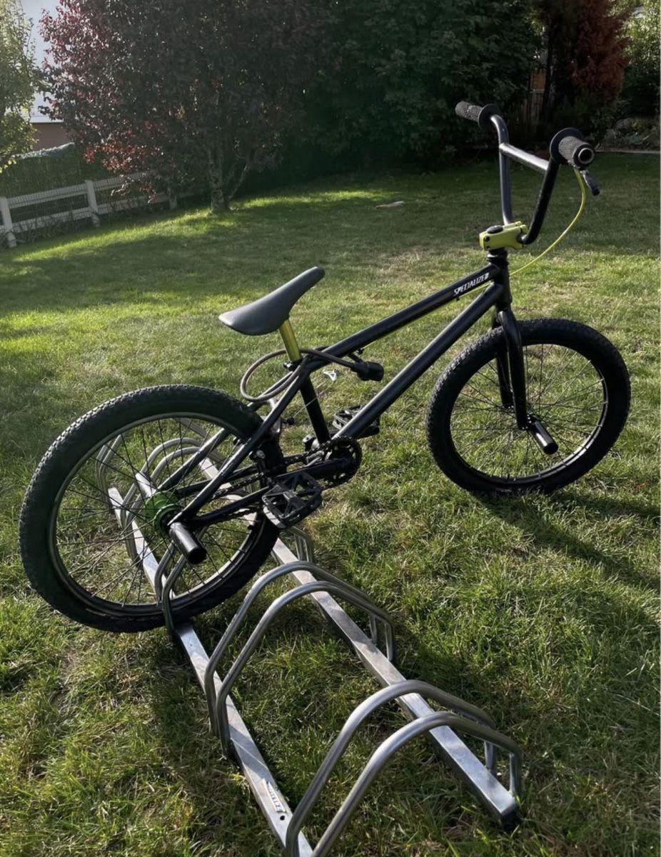 Specialized Vélos: BMX SPECIALIZED NOIR – D'occasion à Arzier-Le Muids par arn_7rmh 1