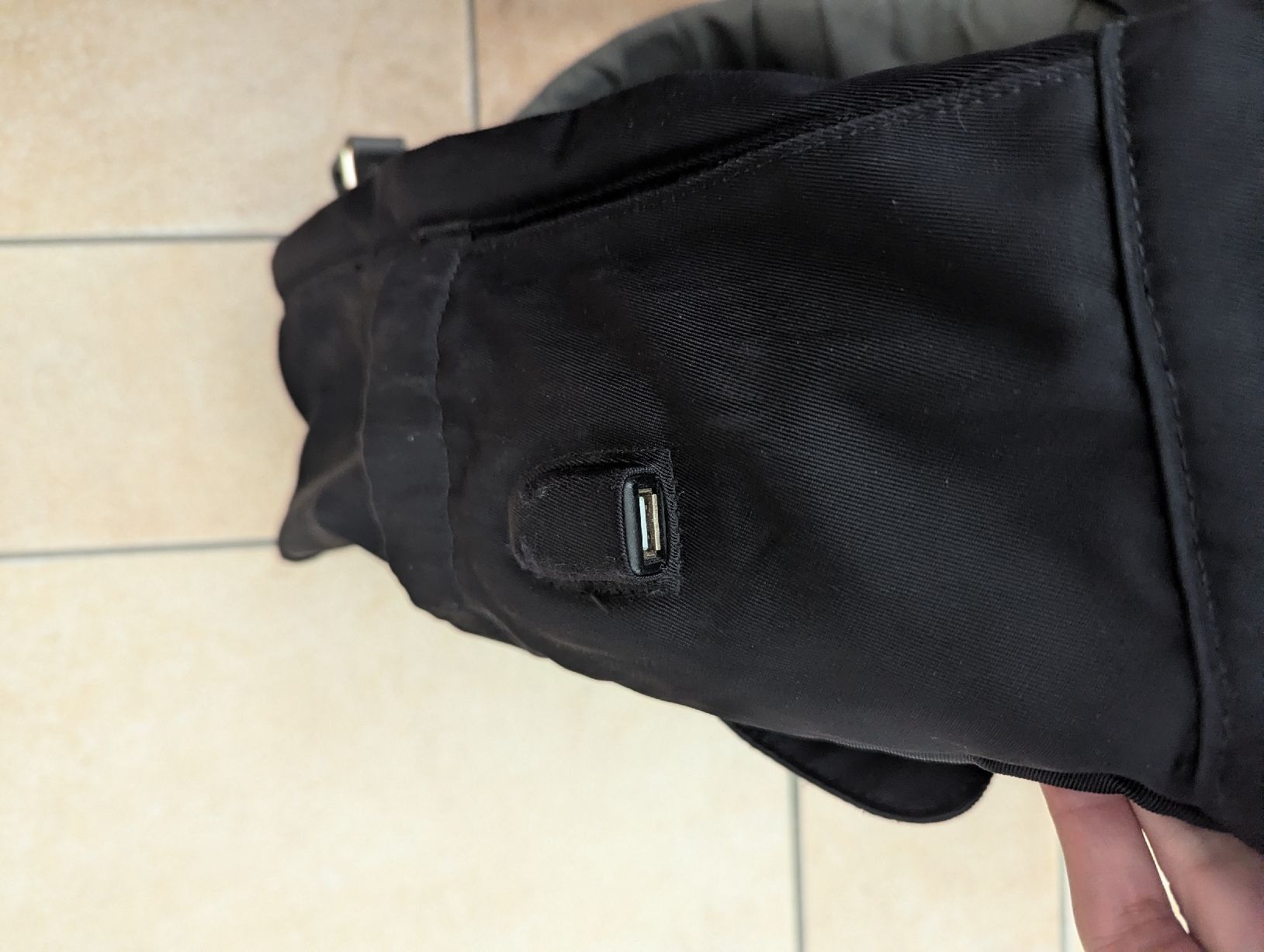 Nordace Rucksäcke: Nordace Backpack black with USB charging port  – Defekt aus Saillon von vic_xny8 2
