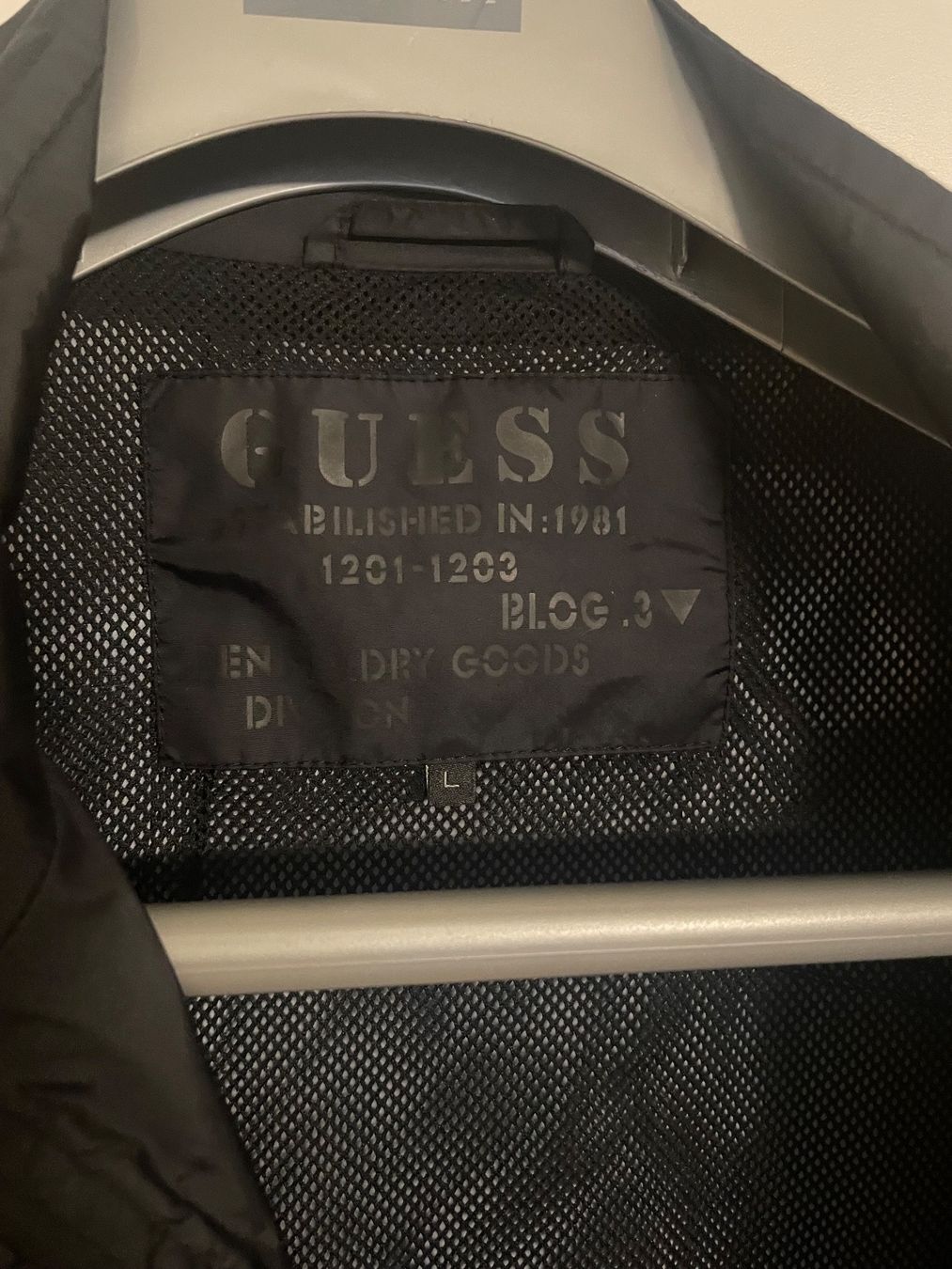 Guess Giacche: Guess Herrenjacke Grösse L – Usato da Dietlikon venduto da nelden 1