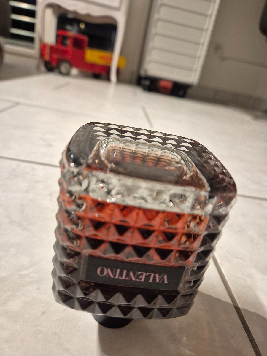 Valentino Parfums & Eau de Toilette: Valentino Donna Born In Roma Intense – D'occasion à Thun par Sheepli 1