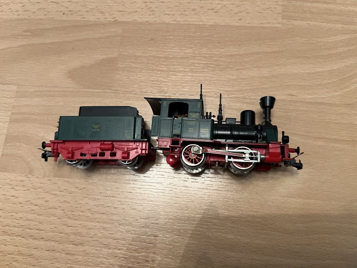 Fleischmann Modellini di ferrovie: Fleischmann Dampflok mit Tender – Usato da Gisikon venduto da ram_78bx