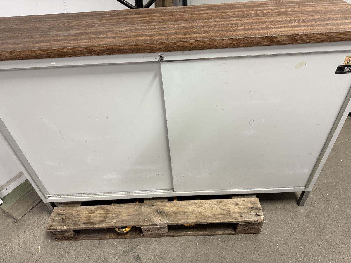 Armadi: Werkstatt Sideboard – Usato da Horriwil venduto da Carrera68 1