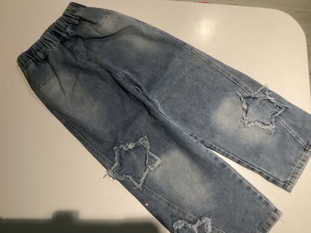 Jean tendance enfant, taille 8 ans, motif étoile original!