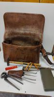 Alte Armee Werkzeugtasche mit Werkzeug und  Signalhorn (I12)