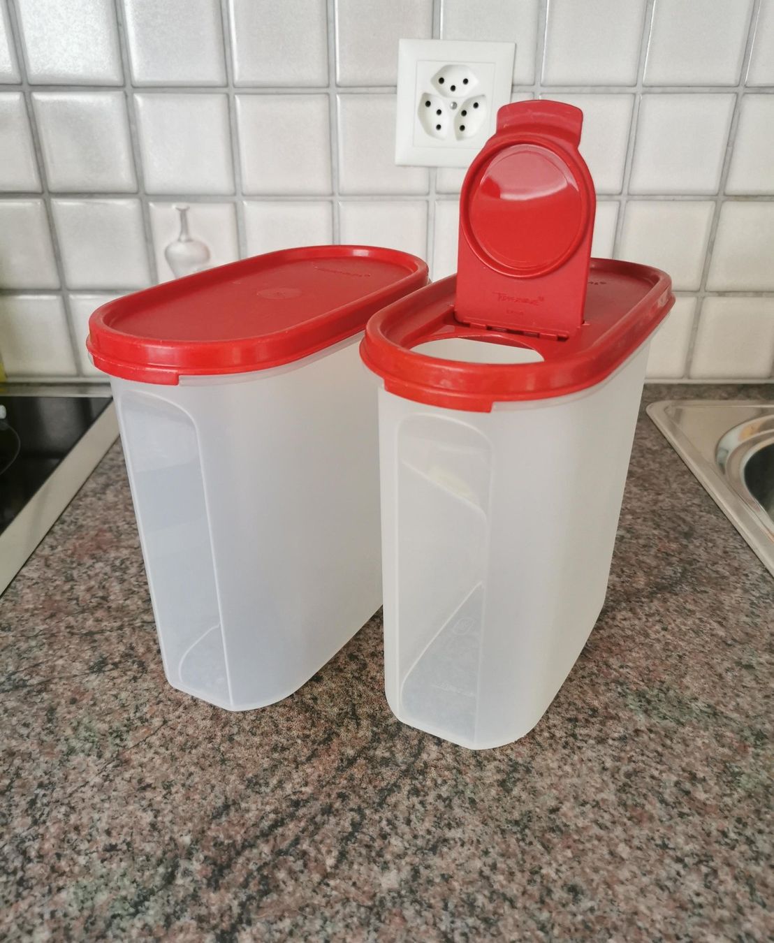 Tupperware Recipients et similaires: Tupperware Vorratsbehälter 1.7L pro Stk – D'occasion à Birsfelden par mel_ndx7
