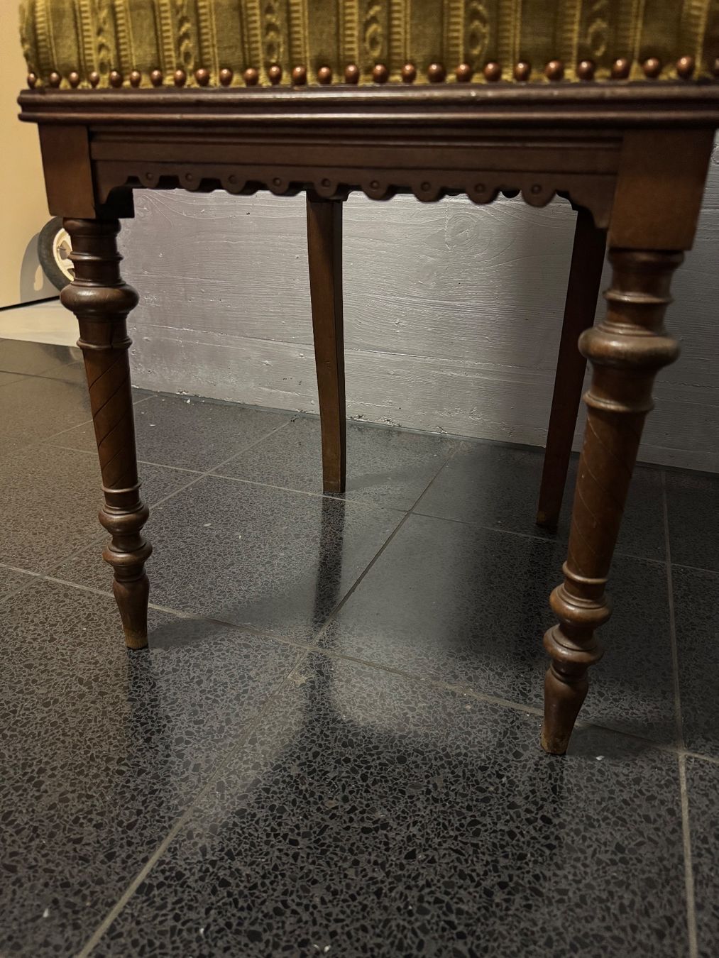 Sedie: Antiker Stuhl mit Samtbezug – Usato da Meilen venduto da jul_p5gr 5