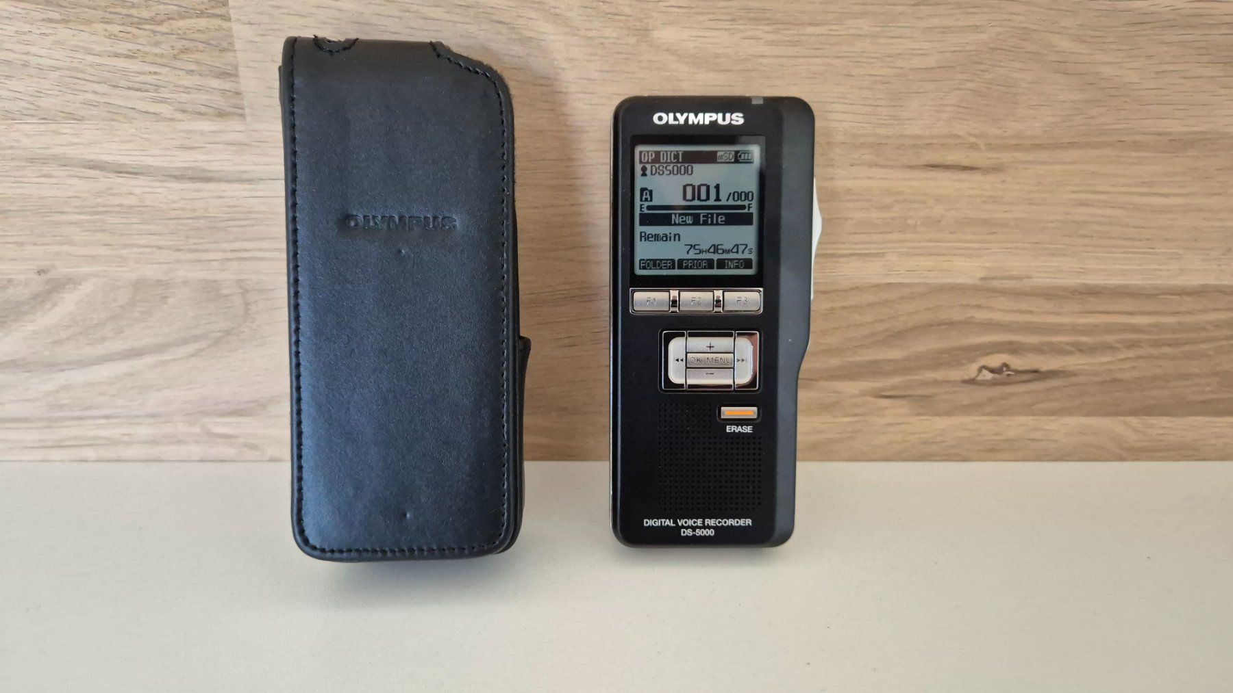 Olympus Registratori: Olympus DS-5000 Digital Voice Recorder mit Lederetui - Top – Nuovo (secondo la descrizione) da Bassersdorf venduto da retrolab