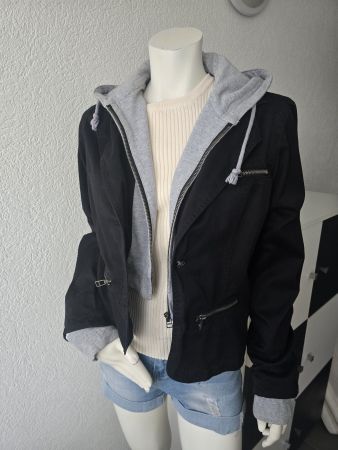 Veste noir a capuche grise T-M