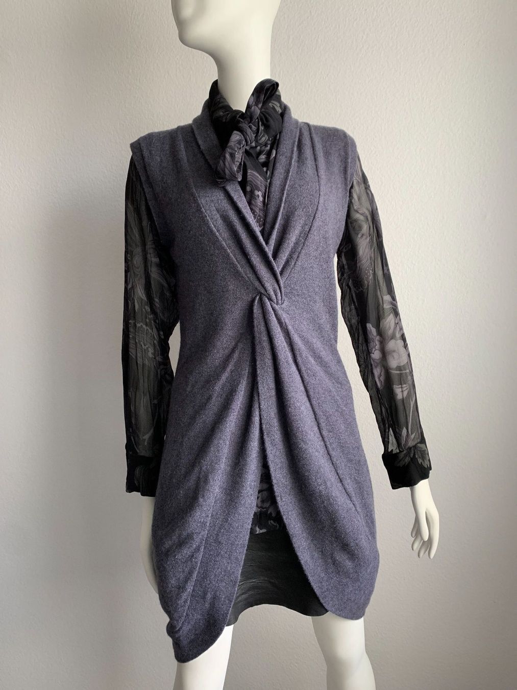 Brunello Cucinelli Giacche: Brunello Cucinelli Pullover – Nuovo (secondo la descrizione) da Winterthur venduto da 19.19 4
