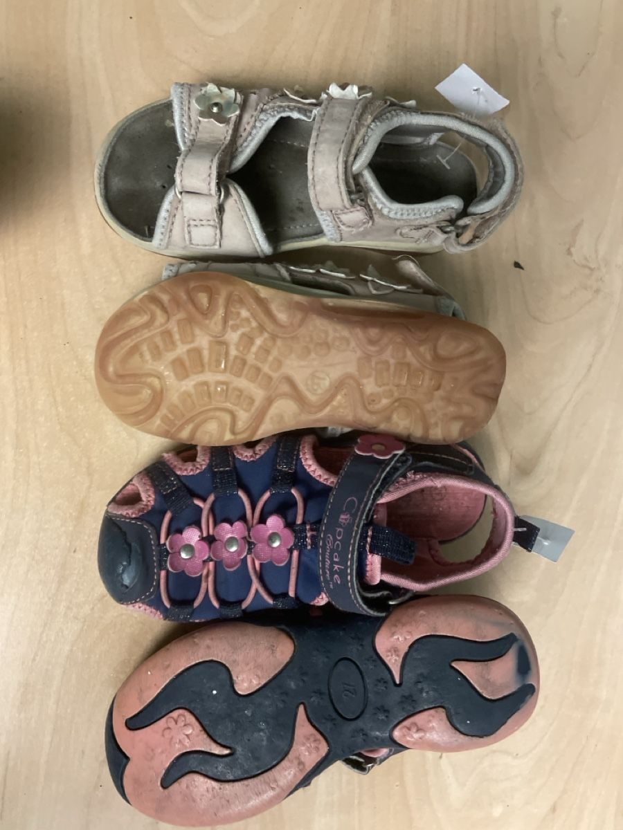 Scarpe per ragazze: 2 Paar Mädchen Sandalen, Cupcake , Gr.27 – Usato da Obergerlafingen venduto da cabo4 2