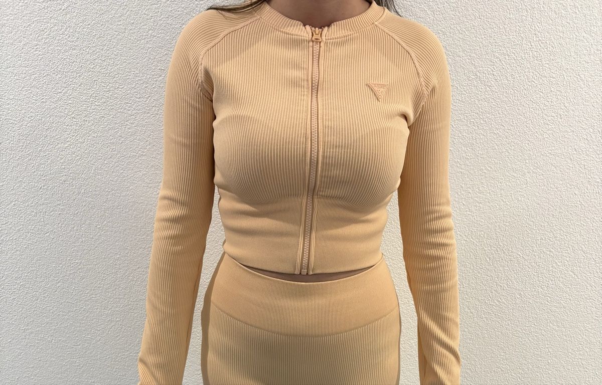 Guess Lotti di vestiti: Guess Strickjacke und Leggins – Nuovo (secondo la descrizione) da Märstetten venduto da JonuzM