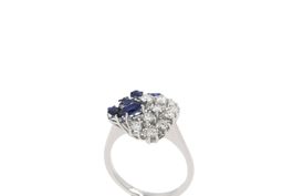 Ring mit 10 Brillanten & 7 Saphiren in 18K Weissgold *S4221