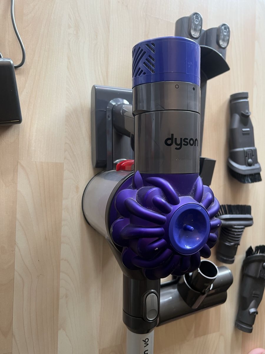 Dyson Aspirapolveri & Accessori: Dyson v6 – Usato da Frauenfeld venduto da osm_vl6p 3
