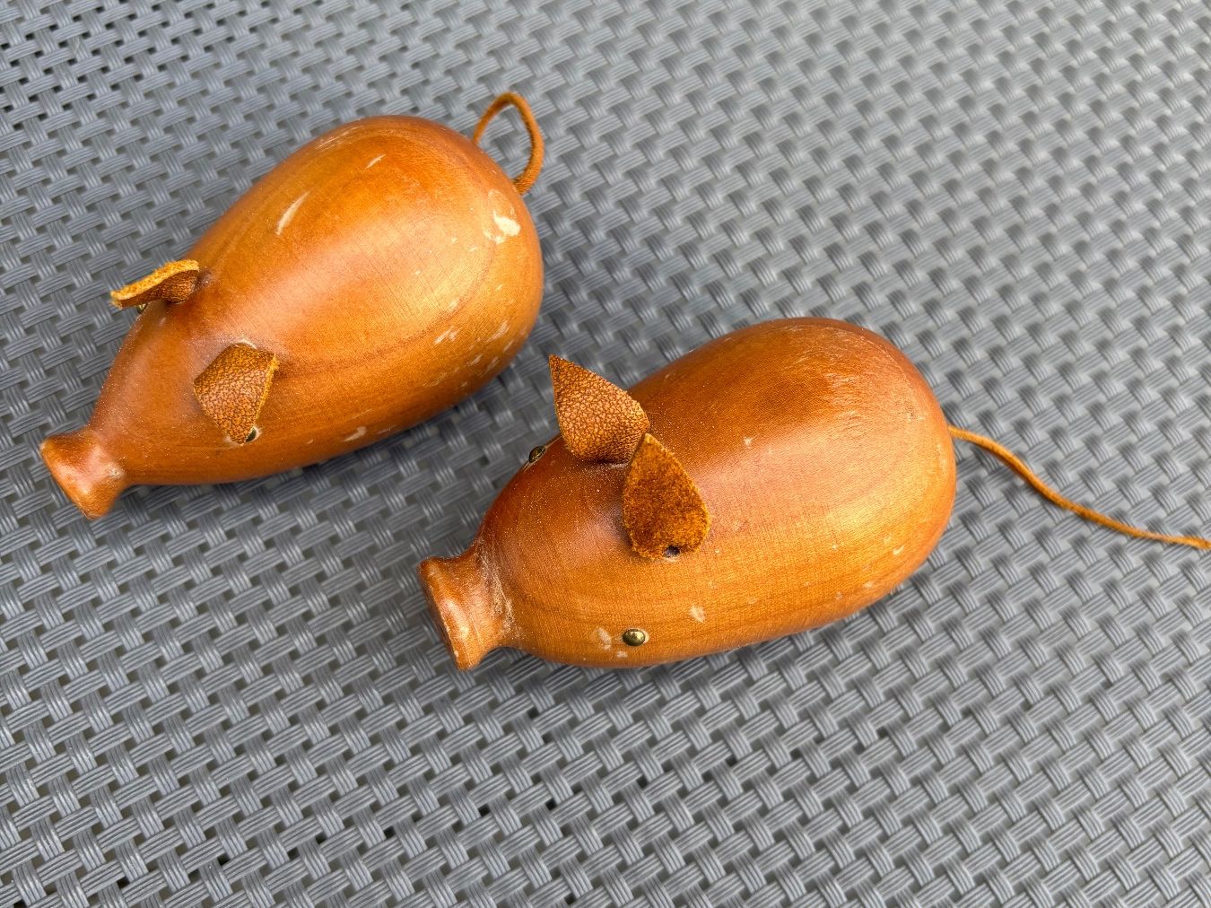 Statuette: Two wooden mid-century pigs – Usato da Steinhausen venduto da ChromeVintage 2