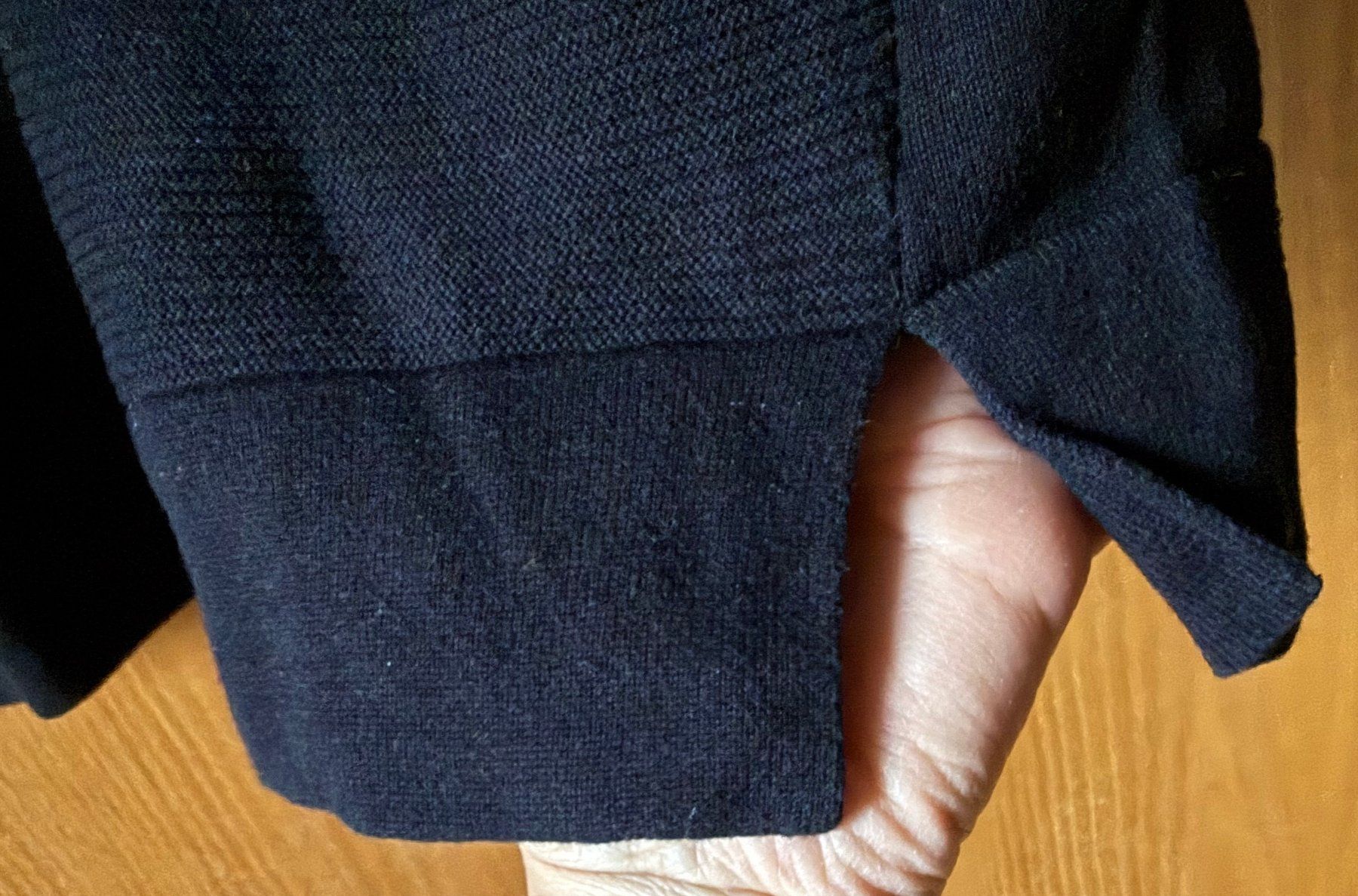 Maglioni & Felpe: Rippenpulli schwarz mit seitlichem Einsatz – Usato da Zäziwil venduto da kreative-ideen 1