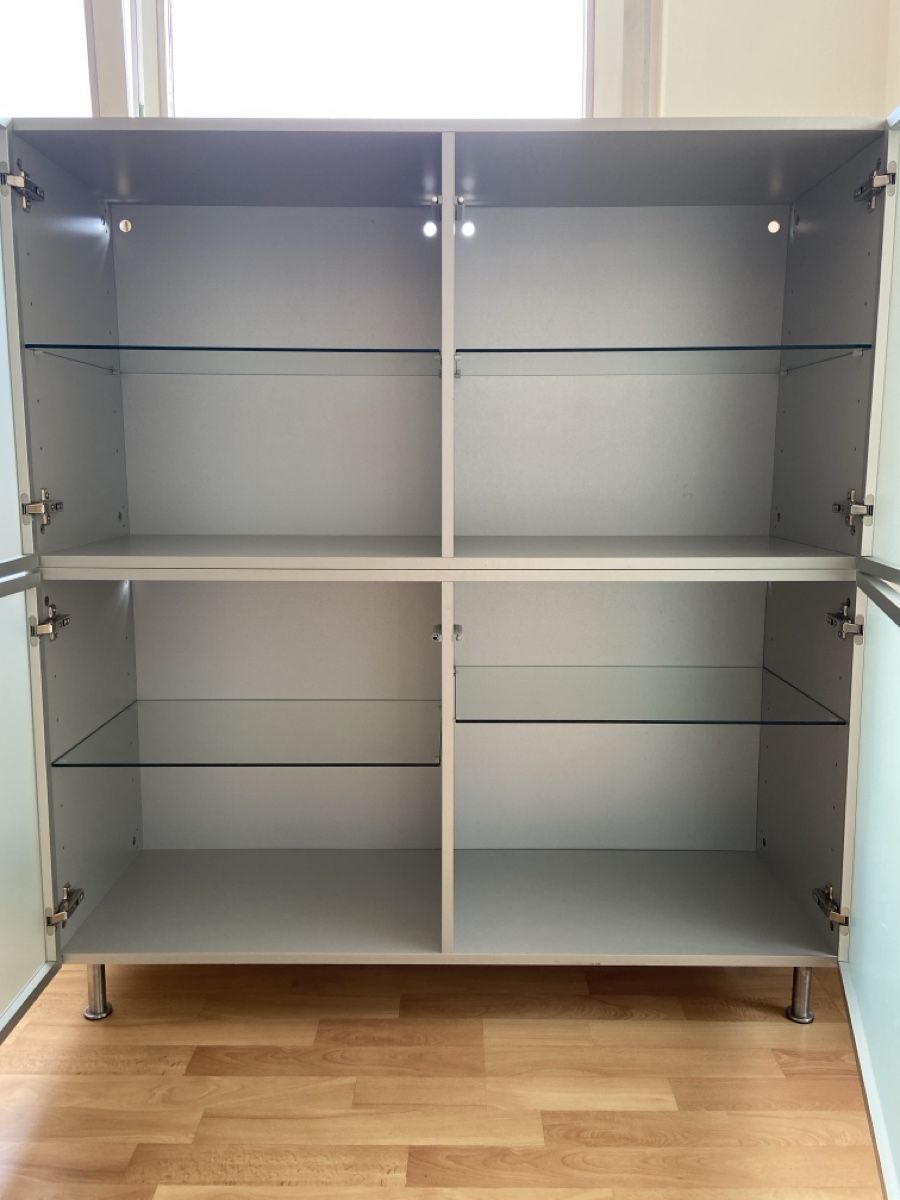 Ikea Scaffali: Glasvitrine Regal von Ikea, Silbergrau  – Usato da Mols venduto da Dero21 1