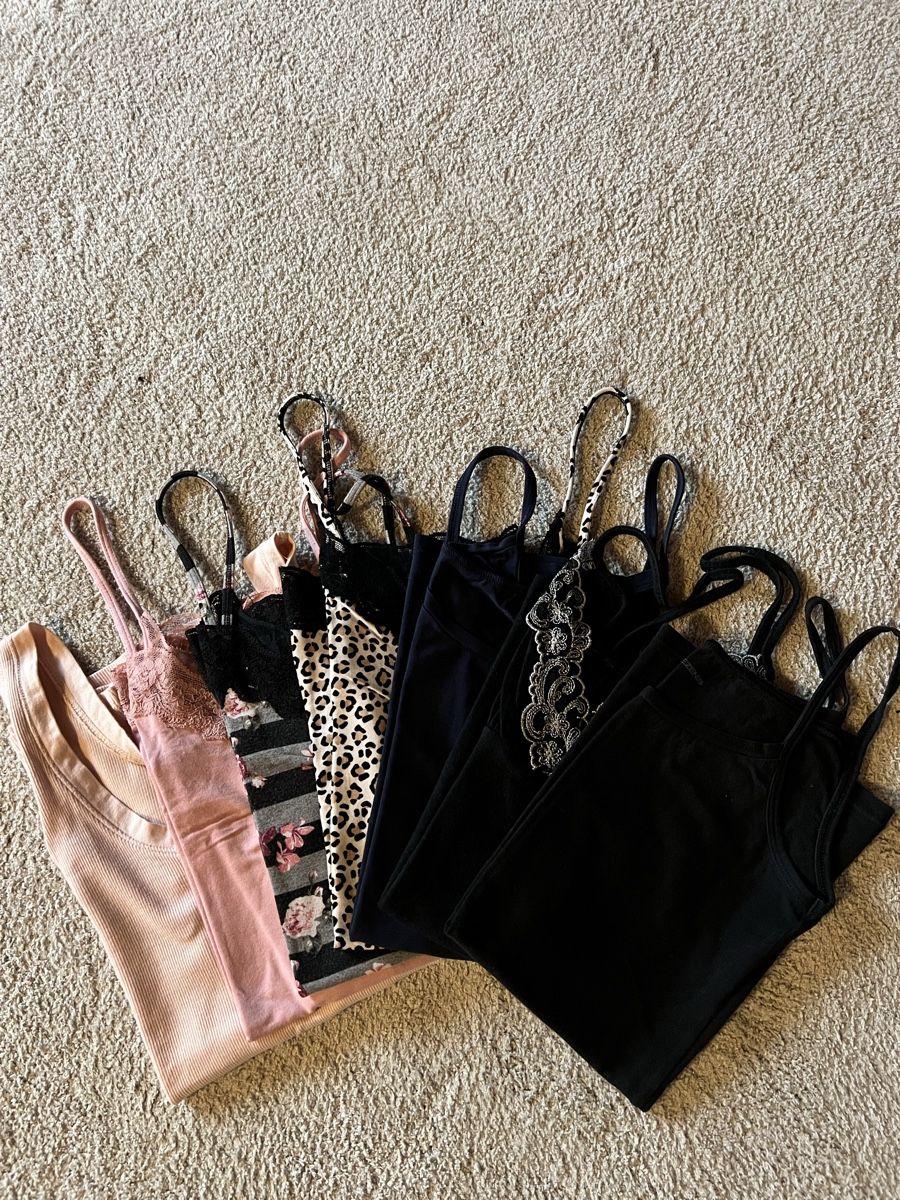 Lotti di vestiti: Cami Top Bundle - Assorted Styles and Colors - Size S/M – Usato da Stachen venduto da Agatha011