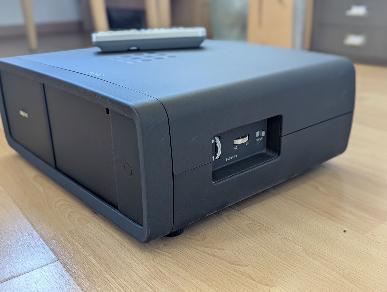 Sanyo Proiettori: Sanyo PLV-Z4000 Beamer – Usato da Leuzigen venduto da Johannes7 1