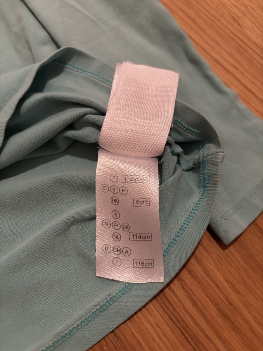 Camicette, T-shirt & Top: Langarmshirt mit Schmetterling Grösse 116cm – Usato da Jegenstorf venduto da Annina0506 1