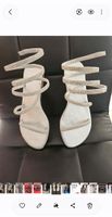 Neue Sandalen mit Strass 